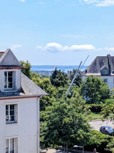 BREST, PLACE DD STRASBOURG, RARE, APT T2, BAIGNOIRE, GARAGE, CAVE, FAIBLES CHARGES, DERNIER ETAGE
