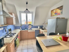BREST, PLACE DD STRASBOURG, RARE, APT T2, BAIGNOIRE, GARAGE, CAVE, FAIBLES CHARGES, DERNIER ETAGE