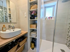 GUIPAVAS – Maison familiale non mitoyenne – 5 chambres – Rénovation complète – Écoles et commerces à pied
