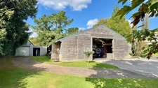 Propriété 6 pièces avec grand hangar à LOPERHET (29)