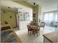 Appartement à vendre 3 pièces. Ascenseur. A coté de la gare RER + 1 place de stationnement