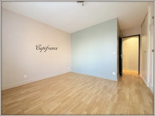 Appartement à vendre 4 pièces HYPER CENTRE. GARE A 4 mn a pied + 1 double box pour 2 voitures