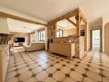 Maison à vendre 5 pièces  sous-sol en partie aménagée.
