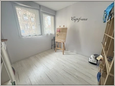 Appartement à vendre 3 pièces. Ascenseur. A coté de la gare RER + 1 place de stationnement