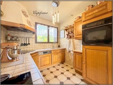 Maison à vendre 5 pièces  sous-sol en partie aménagée.