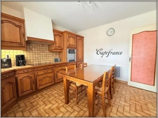 Maison à vendre 5 pièces  95 m²  sous-sol total. 