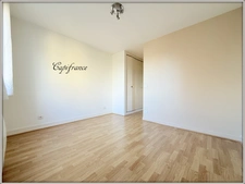 Appartement à vendre 4 pièces HYPER CENTRE. GARE A 4 mn a pied + 1 double box pour 2 voitures