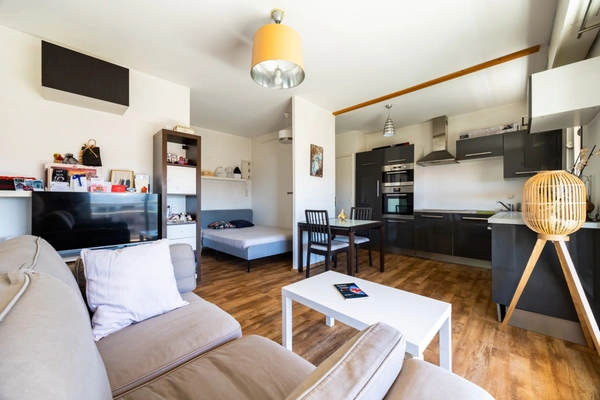 T1 bis meublé, dernier étage avec balcon et vue sur parc – Bordeaux Tivoli
