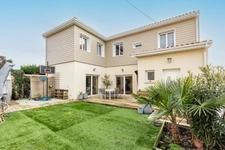 Élégance contemporaine et confort absolu - une maison clé en main