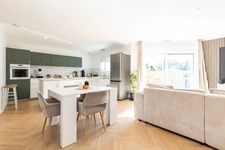 Confort et calme à 2 pas du tram : maison moderne avec jardin