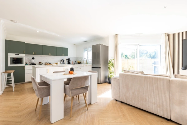 Confort et calme à 2 pas du tram : maison moderne avec jardin
