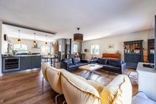 De beaux volumes, un jardin généreux, une vraie maison de famille à Léognan