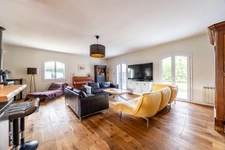 De beaux volumes, un jardin généreux, une vraie maison de famille à Léognan