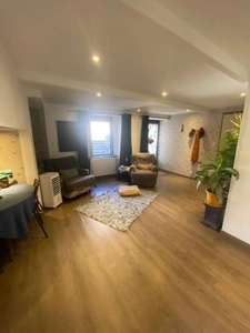 A ne pas manquer : Une maison haute en couleur dans un village pittoresque
