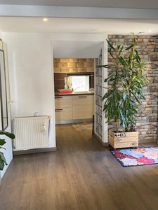 A ne pas manquer : Une maison haute en couleur dans un village pittoresque