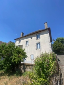 Rare: Beautiful property complex in a picturesque village - House and outbuildings