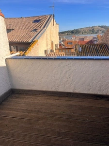 RARE......UNE MAISON: 2 APPARTEMENTS. UNE TERRASSE avec VUE SUR ETANG