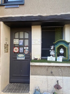 A ne pas manquer : Une maison haute en couleur dans un village pittoresque