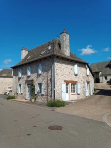 COUP DE COEUR: Maison de village au charme fou...