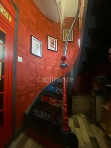 A ne pas manquer : Une maison haute en couleur dans un village pittoresque