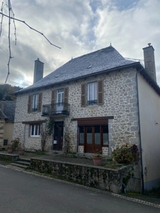 Rare: Beautiful property complex in a picturesque village - House and outbuildings