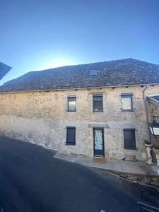 A ne pas manquer : Une maison haute en couleur dans un village pittoresque