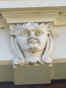 Incroyable: Maison bourgeoise à vendre 7 pièces  (12)