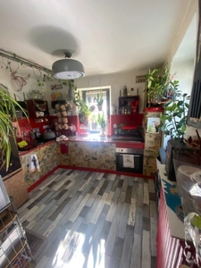 A ne pas manquer : Une maison haute en couleur dans un village pittoresque