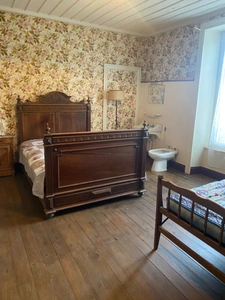 Rare: Beautiful property complex in a picturesque village - House and outbuildings