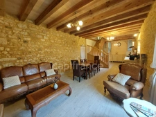 For sale, a 364 m² house surrounded by more than 2.5 hectares of land in Carsac-Aillac with 3 furnished gîtes, a main house and a swimming pool.