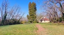 Maison en pierres à Coux et Bigaroque 150m² avec 6 pièces, 3 chambres, 2 garages et atelier, terrain de 5577m², sans vis à vis au coeur de la nature.