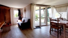 Maison de plain-pied rénovée avec piscine, terrasse couverte de 50 m² et chalet indépendant – Périgord Noir