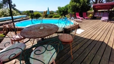 Maison de plain-pied rénovée avec piscine, terrasse couverte de 50 m² et chalet indépendant – Périgord Noir