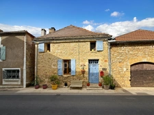 Maison de ville, Villefranche du Périgord, 140m2, totalement rénovée et meublée, cave voutée. Idéal résidence secondaire ou location meublée