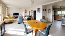 Maison familiale de 244m² à Belvès, 8 pièces, 5 chambres, avec vue dégagée et appartement spacieux indépendant, terrain de 3088m².
