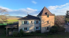 A vendre, Maison de 230m² à Saint-Cyprien avec maison d'habitation et deux gîtes et piscine.