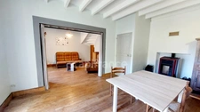 Maison au centre du village Prats du Périgord, 92m2, 4 pièces, 3 chambres, jardin, puits, grange avec fort potentiel.