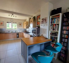 Maison familiale de 244m² à Belvès, 8 pièces, 5 chambres, avec vue dégagée et appartement spacieux indépendant, terrain de 3088m².