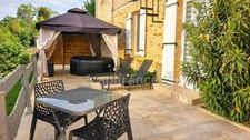 Ensemble immobilier 185m², 3 habitations indépendantes, grange, garage, love room, bonne rentabilité financière.