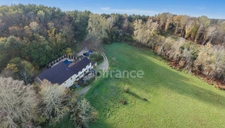 For sale, a 364 m² house surrounded by more than 2.5 hectares of land in Carsac-Aillac with 3 furnished gîtes, a main house and a swimming pool.