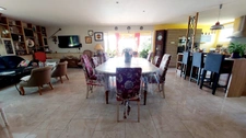 Maison de plain-pied rénovée avec piscine, terrasse couverte de 50 m² et chalet indépendant – Périgord Noir