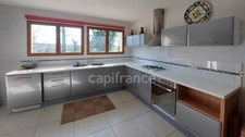 Maison familiale de 244m² à Belvès, 8 pièces, 5 chambres, avec vue dégagée et appartement spacieux indépendant, terrain de 3088m².
