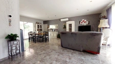 Maison 135m² au calme sans travaux, 4 chambres, garage et carport, terrain plat environ 2500m² à Meyrals