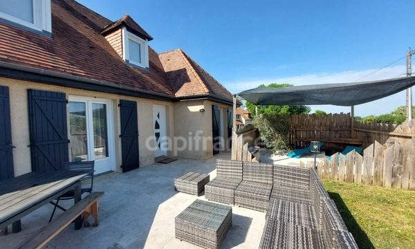 Maison à Salignac-Eyvigues, 155m², 7 pièces, 5 chambres, 5667m² de terrain, sans travaux, rentabilité, terrain en plus à bâtir.