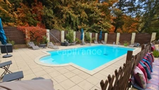 For sale, a 364 m² house surrounded by more than 2.5 hectares of land in Carsac-Aillac with 3 furnished gîtes, a main house and a swimming pool.