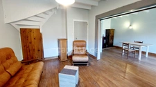Maison au centre du village Prats du Périgord, 92m2, 4 pièces, 3 chambres, jardin, puits, grange avec fort potentiel.