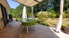 Maison 135m² au calme sans travaux, 4 chambres, garage et carport, terrain plat environ 2500m² à Meyrals