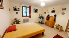 Maison à Sergeac de 151m², 6 pièces, au calme, sans vis à vis, sans travaux avec vue dégagée + garage XXL + chalet.