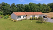 Maison 135m² au calme sans travaux, 4 chambres, garage et carport, terrain plat environ 2500m² à Meyrals