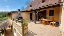 Maison 222m², 8 pièces, 6 chambres, gîte, studio, chambre d'hôte, piscine, terrrain 2737m² à LE BUISSON DE CADOUIN (24)